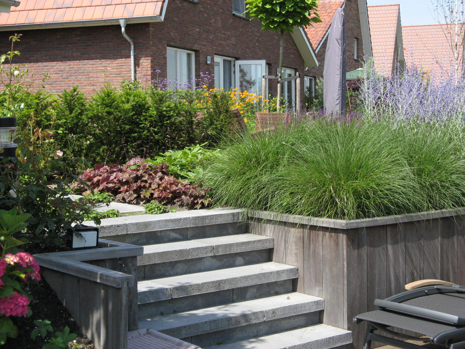 Zoetermeer tuin natuurlijk modern traptreden pennisetum en perovskia